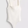 Varratmentes, négyzet alakú nyakú body